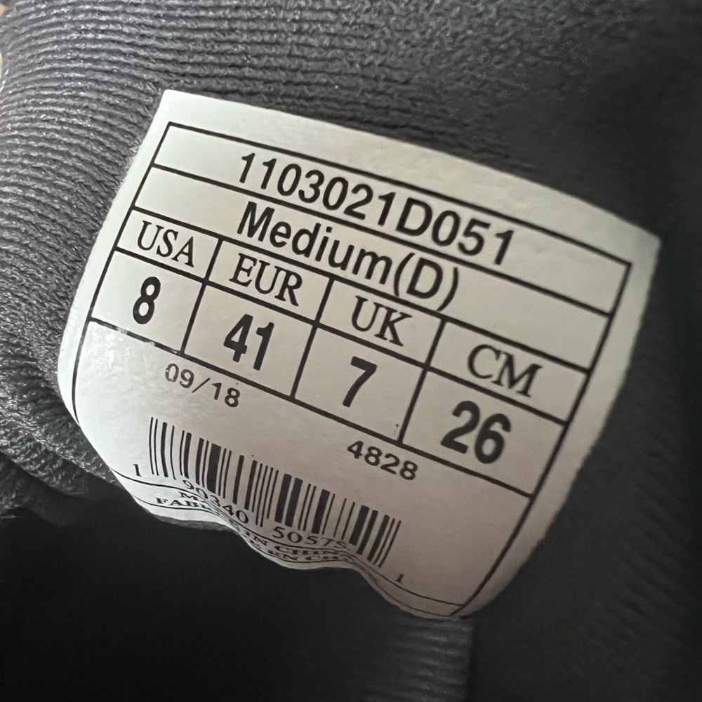 Brooks Levitate 2 LE Men's Running sneaker. Brand new, never worn, size 8.